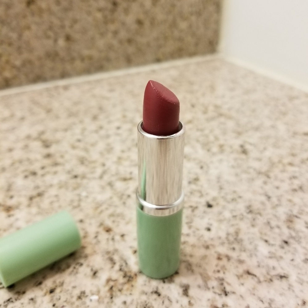 🚫SOLD✔  Clinique Full Lipstick: A Different Grape